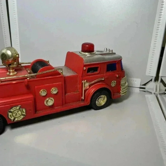 New Bright 1980 Battery Operated Fire Engine Bump N Go Action Works Tested - Picture 9 of 13